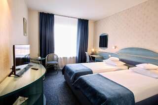 Отель Continental Forum Oradea Орадя Двухместный номер эконом-класса с 2 отдельными кроватями-2