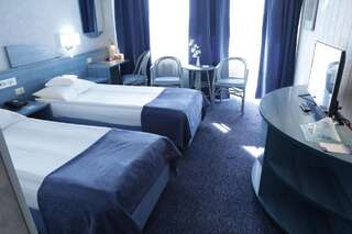 Отель Continental Forum Oradea Орадя Двухместный номер эконом-класса с 2 отдельными кроватями-3